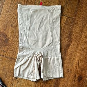 Spanx short beige OnCore High Waisted mid thigh